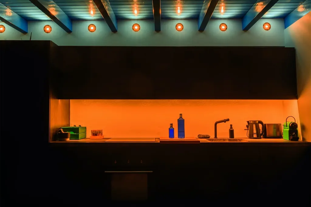Orange detail in the kitchen
