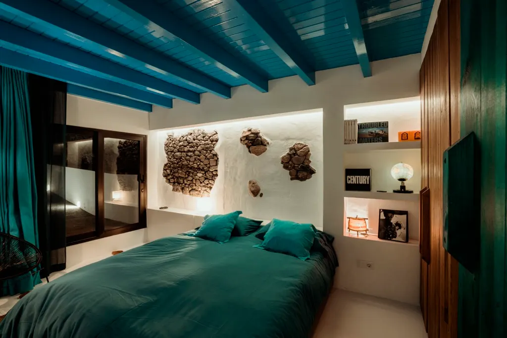 Room with chairs and books